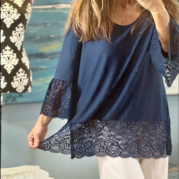 ⭐️Slinky Brand, What a Gorgeous Blouse! Tatted Lace Edging, Sexy, Size MP - Picture 5 of 8